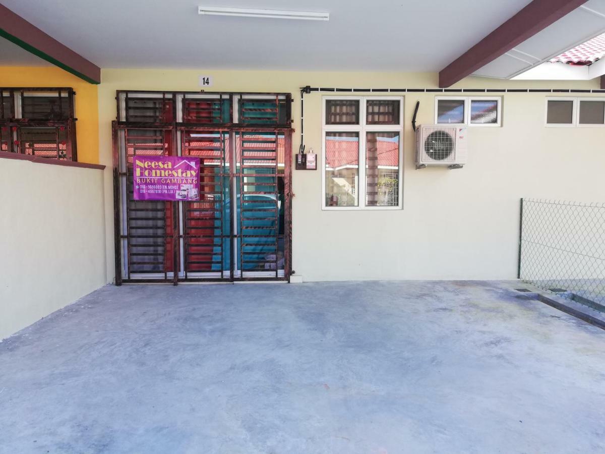 Neesa Homestay Bukit Gambang-Muslim מראה חיצוני תמונה