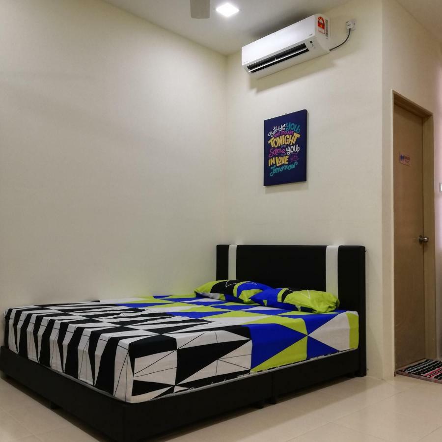 Neesa Homestay Bukit Gambang-Muslim מראה חיצוני תמונה