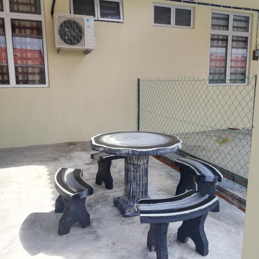 Neesa Homestay Bukit Gambang-Muslim מראה חיצוני תמונה